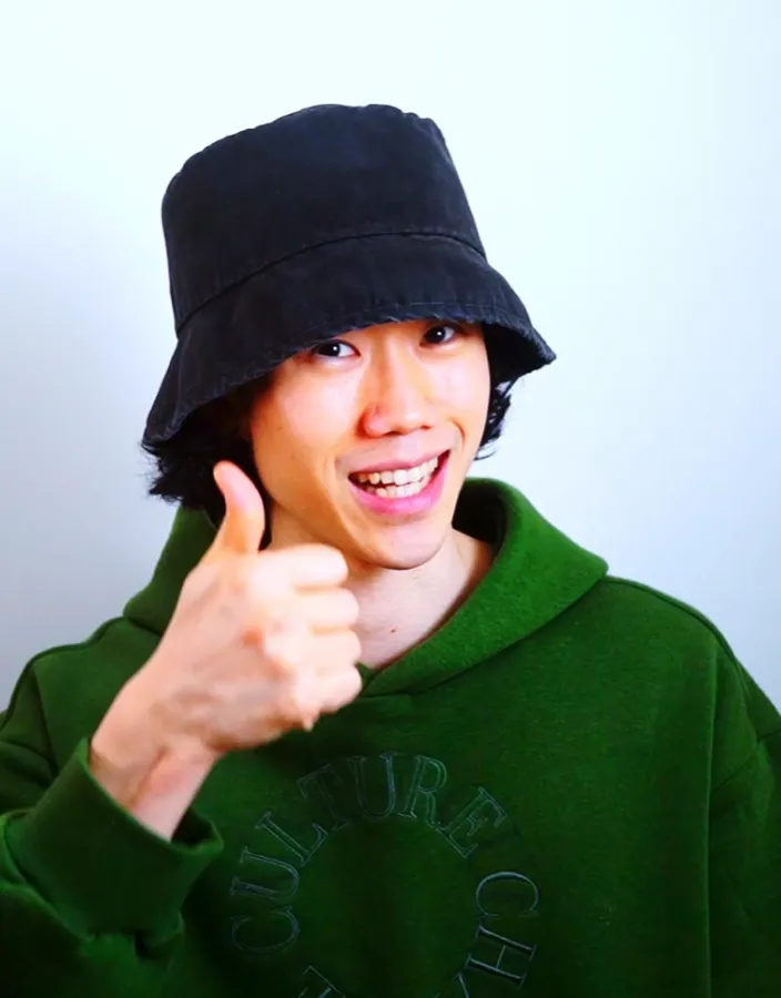 Youseop giving a thumbs up